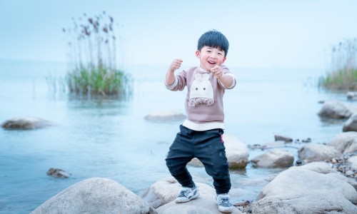 孩子怎么出那么多汗水-小孩子为什么会出汗怎么回事啊网 - 小孩子为什么出汗特别多,小孩子很会出汗是什么原因